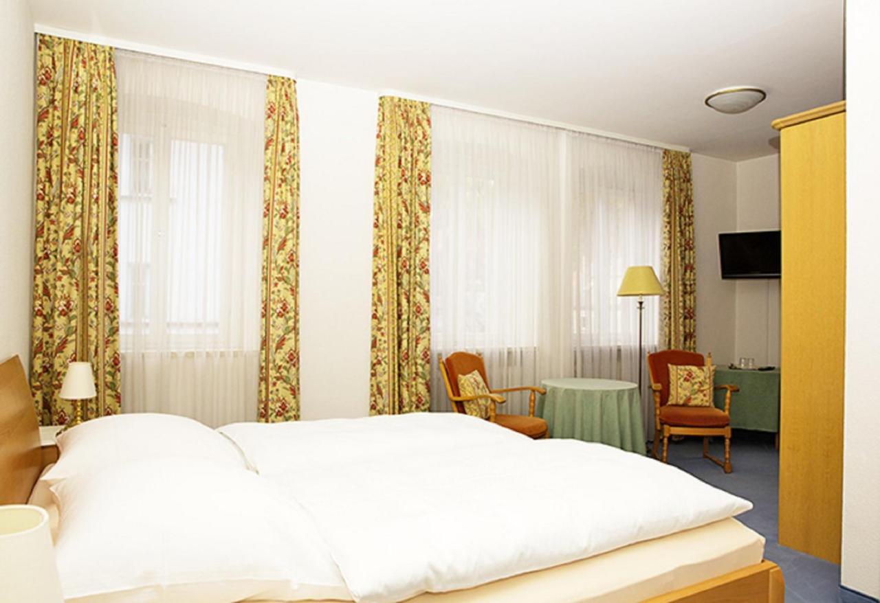 Hotel Haus Bauer Бад-Бернек  Экстерьер фото
